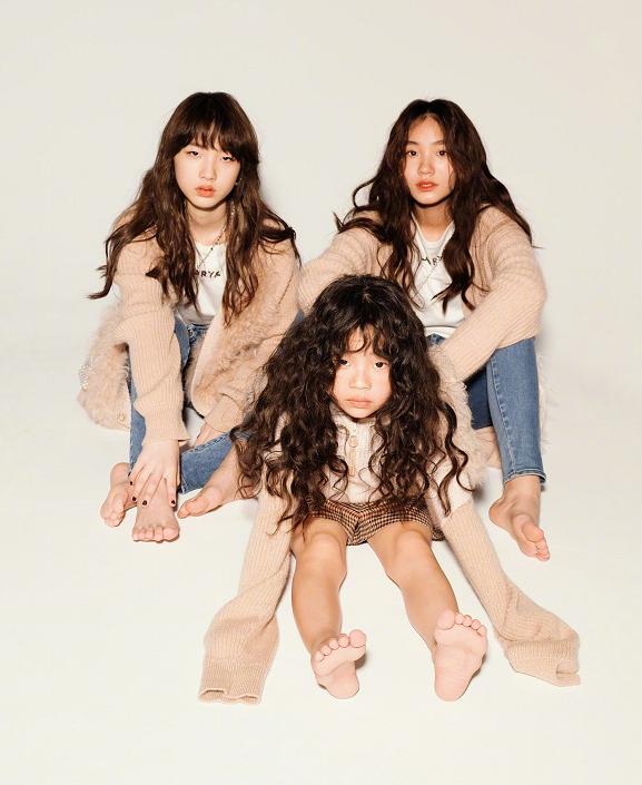 小s三个女儿拍写真像专业童模摄影棚工作人员抓拍的才真实