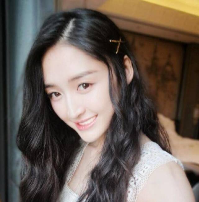 6,康可人90后美女康可人是一位学霸美女,她曾在古装剧《将夜》中演