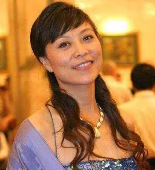 曾24岁成为影后,患癌后又遭丈夫抛弃,今29岁女儿比她还火