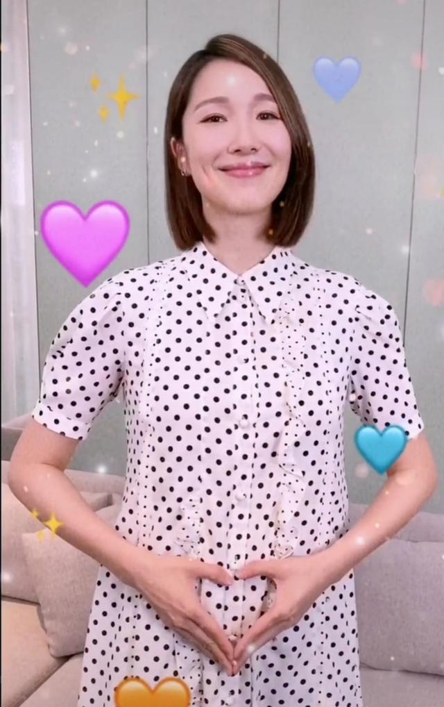 王祖蓝妻子李亚男晒孕肚,表白胎儿母爱爆棚,肚子显怀胳膊仍纤细