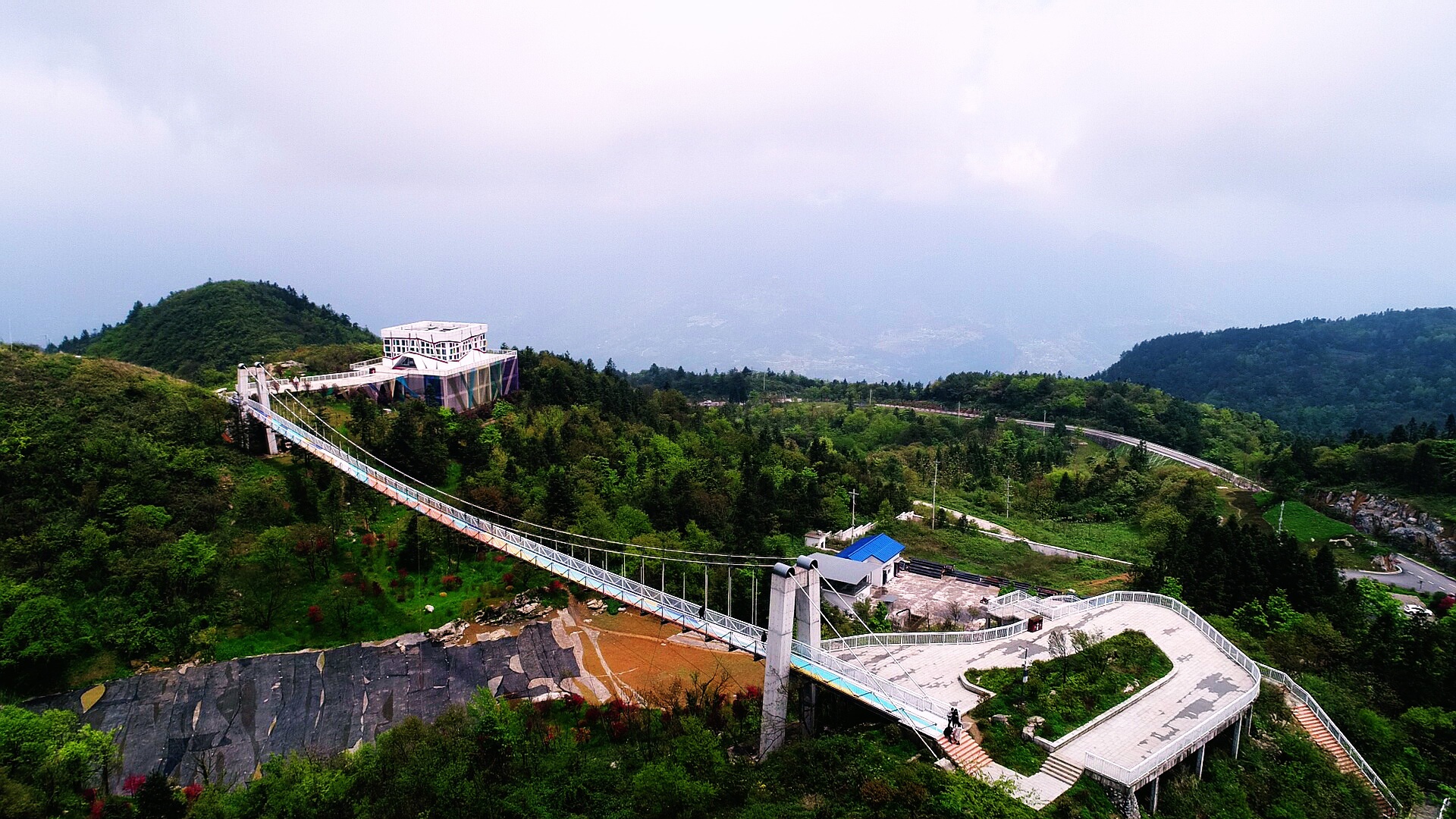 重庆周末自驾游招募免费玩武隆白马山体验飞天之吻