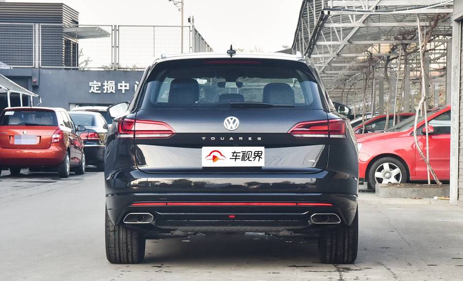 不买BBA，豪华中大型SUV怎么选？这两款性价比高，成功男人必备