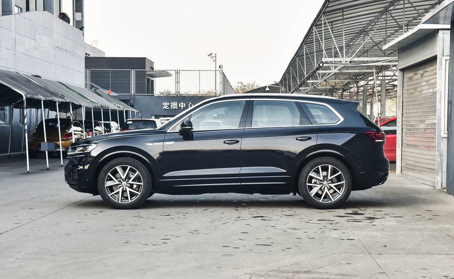 不买BBA，豪华中大型SUV怎么选？这两款性价比高，成功男人必备