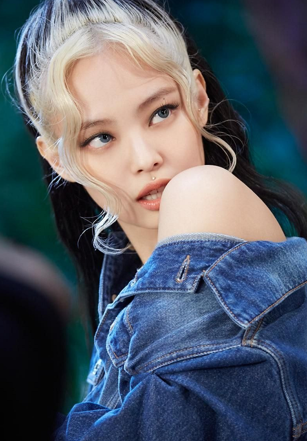 blackpink回归未公开照片,lisa粉长发超飒!朴彩英的鞋子难驾驭