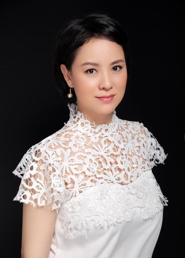 怒呛对方没教养|王馨悦|妞儿|主持人_新浪新闻