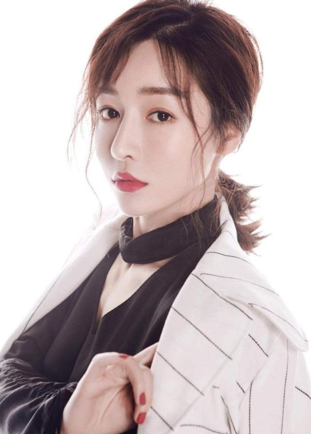 他是李连杰"儿子",长大后娶了《仙剑》的她,如今很少露面