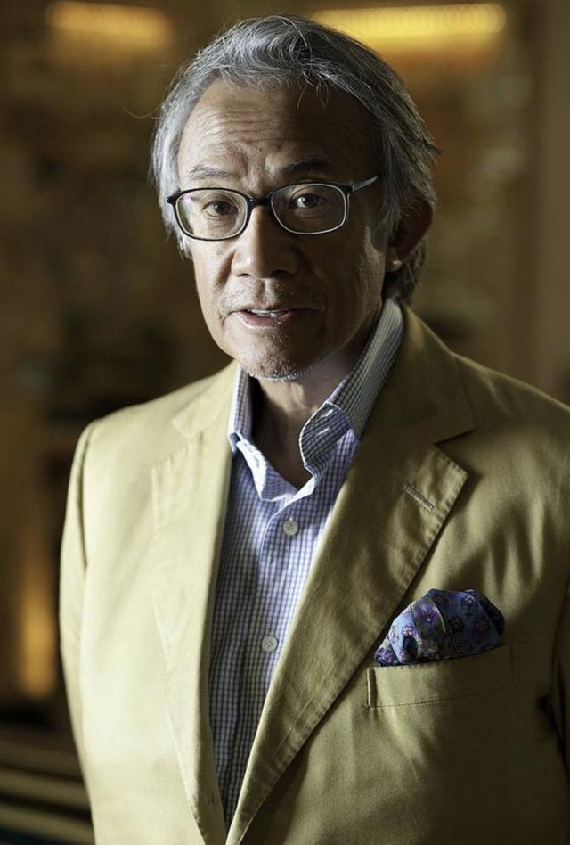 贵族邓永锵独子晒婚照携丈夫庆结婚一周年,名门出身无意传宗接代