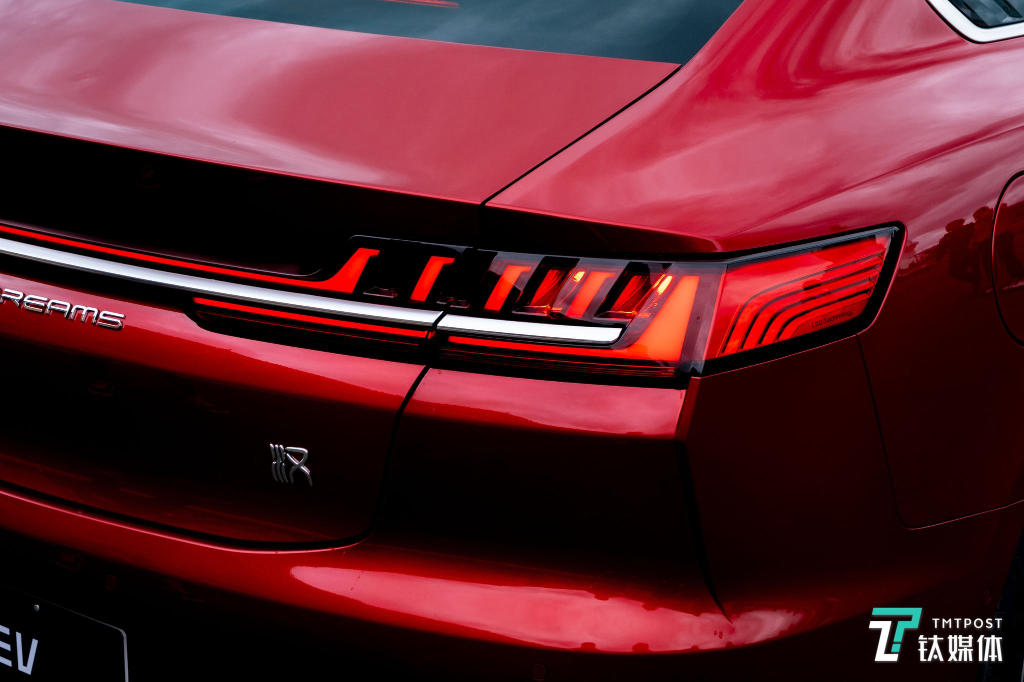 39秒破百还能在线吃鸡比亚迪汉ev深度试驾钛度实验室