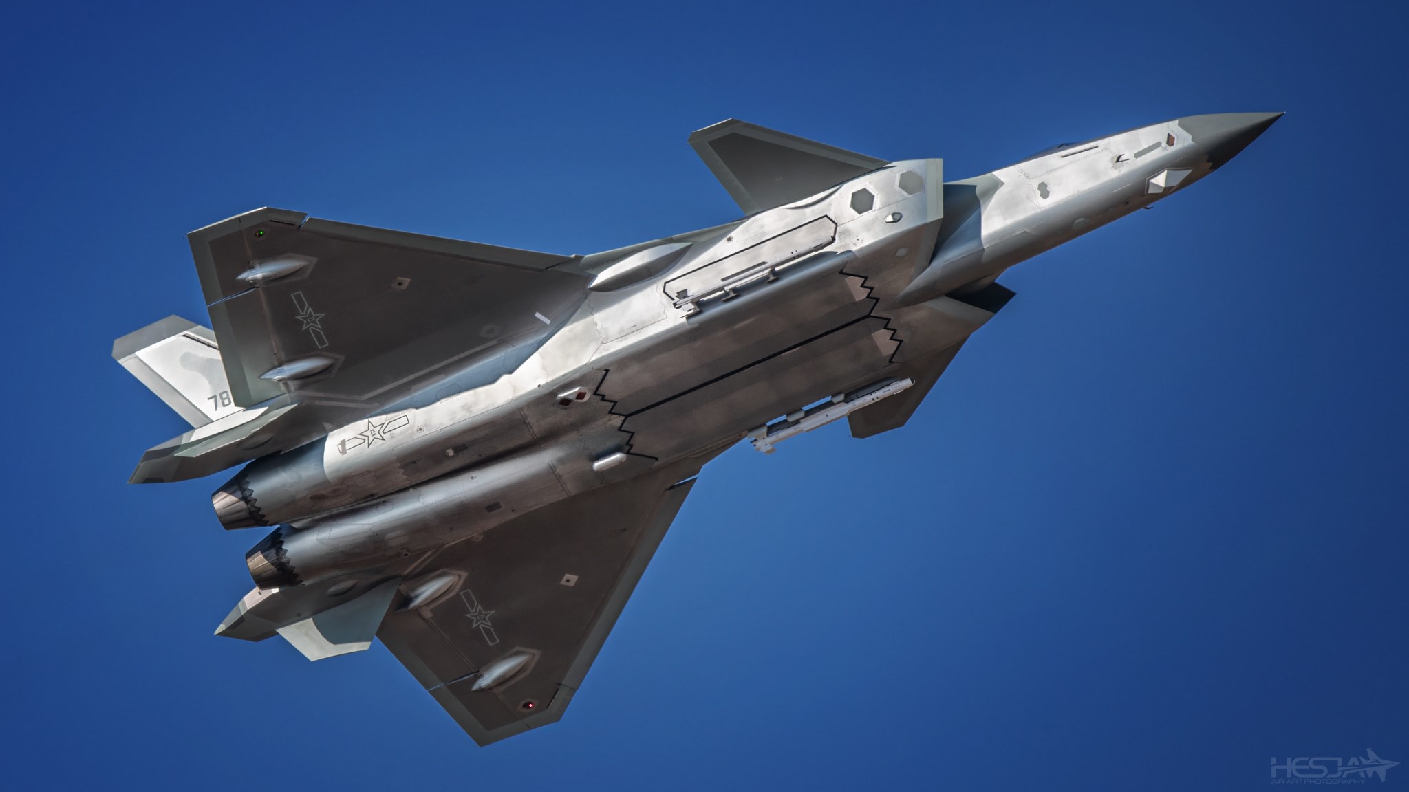 歼20受到美媒充分认可特别是其搭载武器性能优势明显