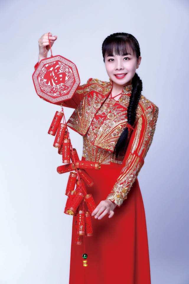 她是一位农民歌手,央视曾为她破例,结婚后却选择回到农村