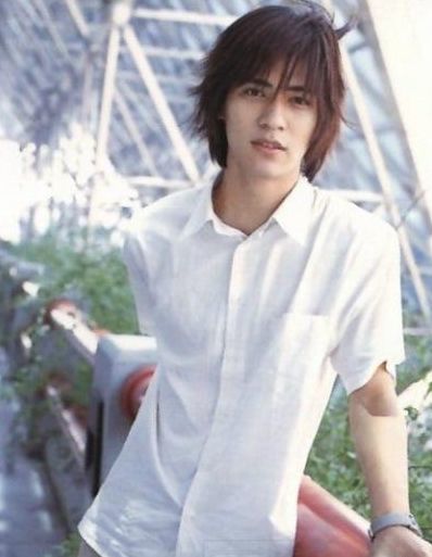 后面周渝民也是往影视剧发展,凭借《痞子英雄》获得了影帝,还出演了