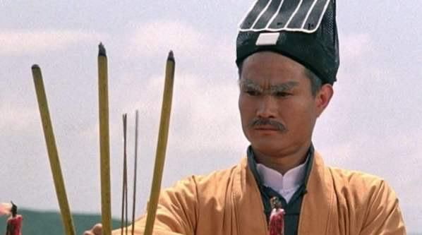 林正英拍鬼片有很多禁忌,每次拍完后,导演要大声的喊"卡