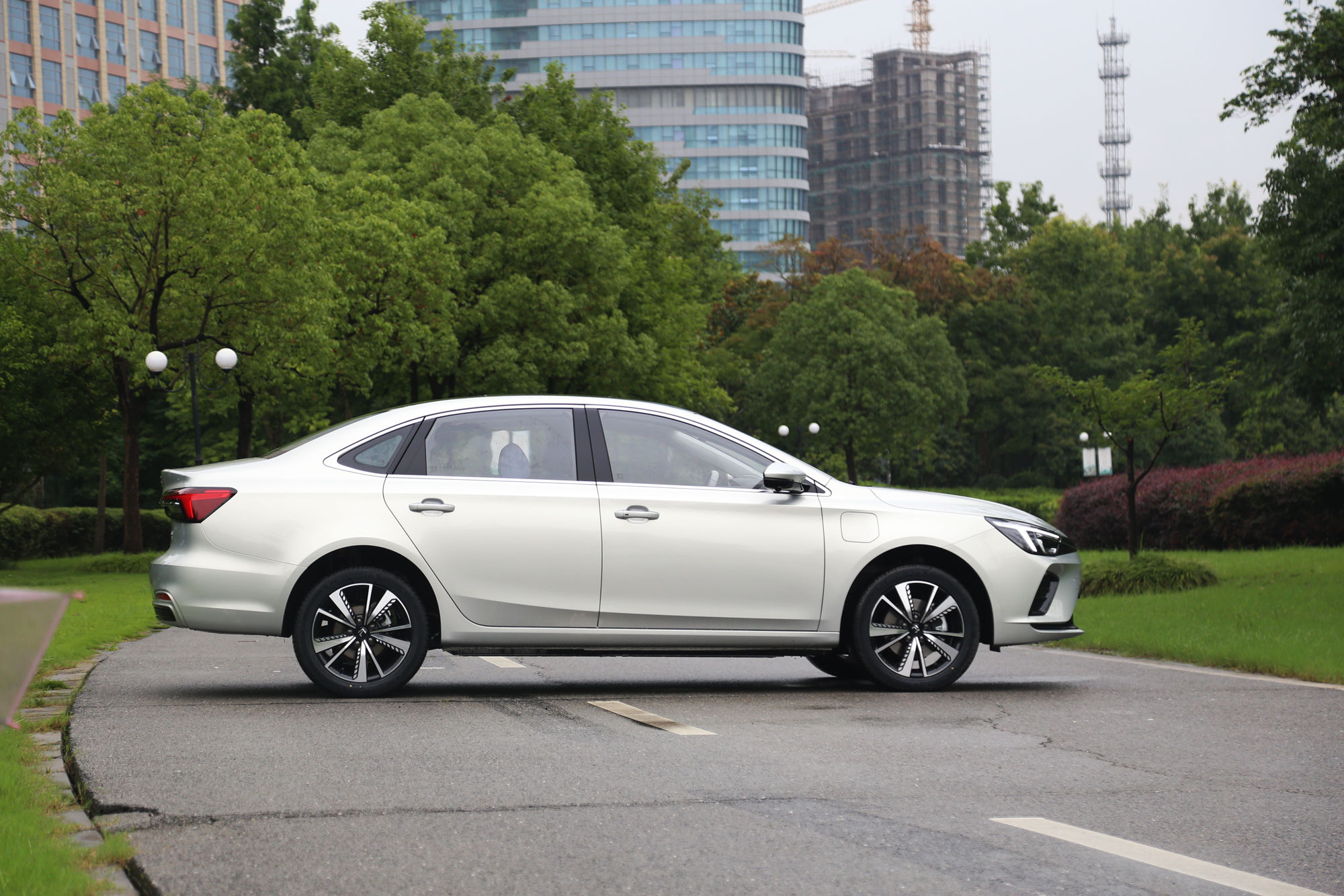 全新品牌/全新设计 荣威er6设计解析-新浪汽车