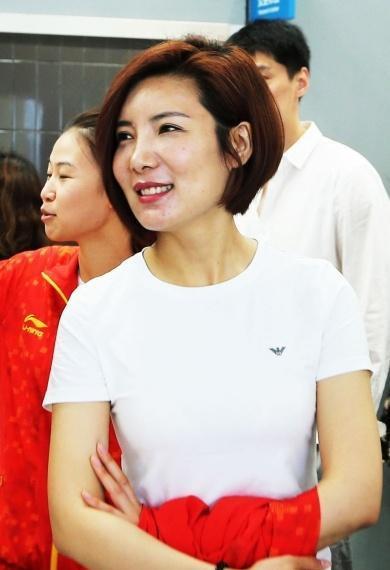 满脸痘痘早已消失无影,现嫁师弟生活幸福美满|庞伟|杜丽|射击_新浪