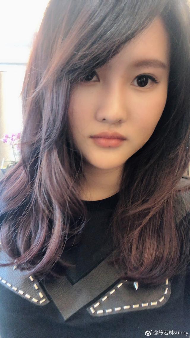 在陈若琳退役之后,收获五冠王的她,没有像她的师姐