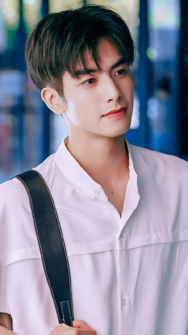 90年谭松韵演99年宋威龙妹妹,张新成演完谭松韵"姑父"又演哥哥