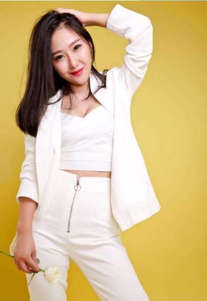 搏击女主持冬妮支持王兴成绩不堪还袒护国足没法跟清华北大比