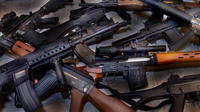 盟国送来70年前手枪,乌克兰乐呵呵接收,10个军火库爆炸无弹可用