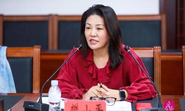 内蒙古女企业家商会会长樊小平兴安盟女企业家商会会长座谈会上,来自