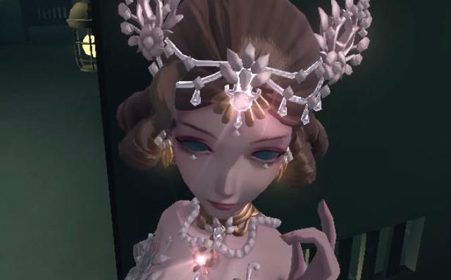 第五人格选运动会皮肤还是买贝拉夫人这样选绝对不吃亏