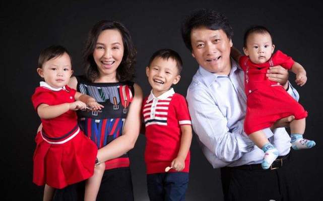 她19岁和导演私奔裸婚住地下室生3胎如今被老公用7部戏捧红