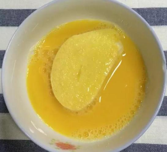 炸馒头时,直接炸还是裹鸡蛋液?都错了,教你一招不吸油更酥脆