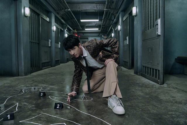 唐探3监狱风海报秦风帅气kiko酷炫张子枫的眼神太有戏