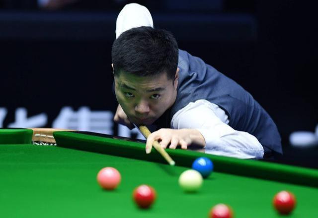 他是中国台球第一人,身家过亿娶白富美,身材颜值不输职业模特