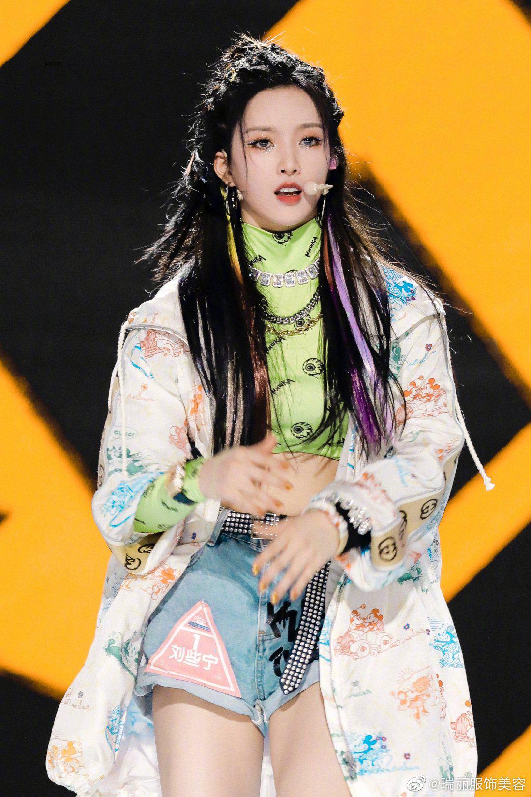 女团舞台总是让人惊羡,拥有完美的女团发型也是超重要的一点哦