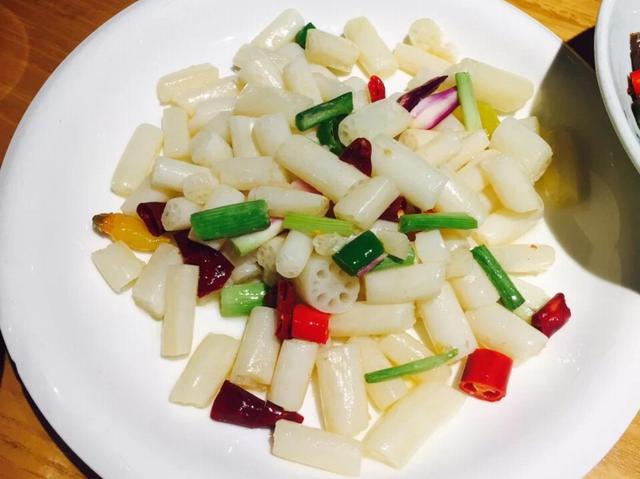 夏日必备凉菜之酸辣藕尖,清热解暑又开胃下饭,酸辣脆嫩特别好吃|泡椒|