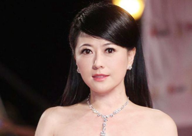 她曾被称为"第一美女",两次离婚都净身出户,如今54岁活成这|戈伟如