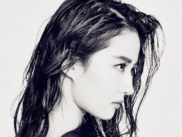 女星湿发造型,赵丽颖刘诗诗依旧甜美,杨幂简直不要太诱人!