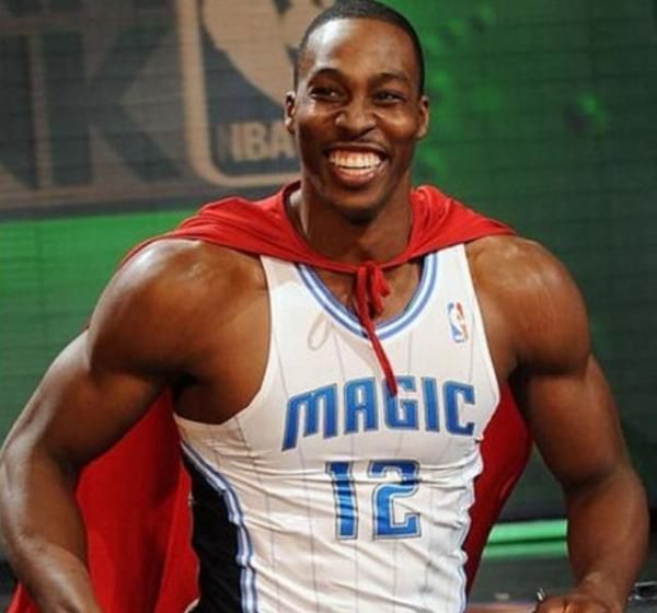 联盟球星肩宽有多恐怖?霍华德如衣架,一人让马龙变小学生!