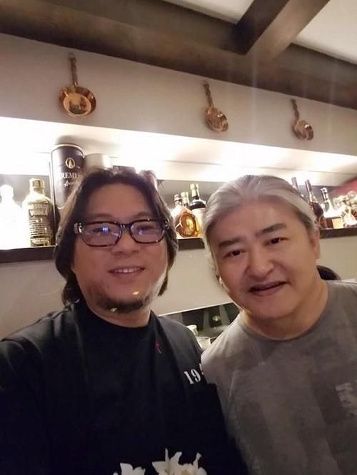 酒柜从上图可以看出,高晓松家里有一个专门放酒的空间,而且小编注意到