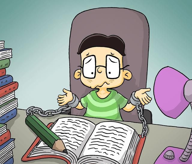 看了儿子的通知书,老爸高兴坏了,他说:俺家坟地又冒烟了!