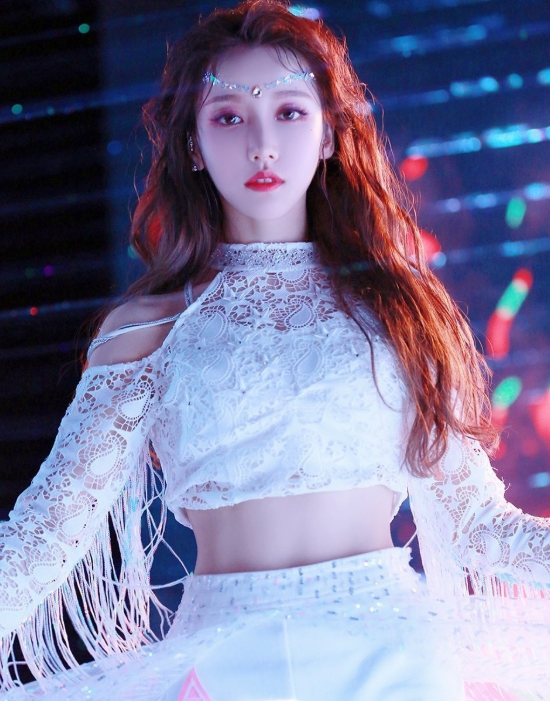 创3是开了多少层滤镜上综艺节目的姜贞羽却完全判若两人