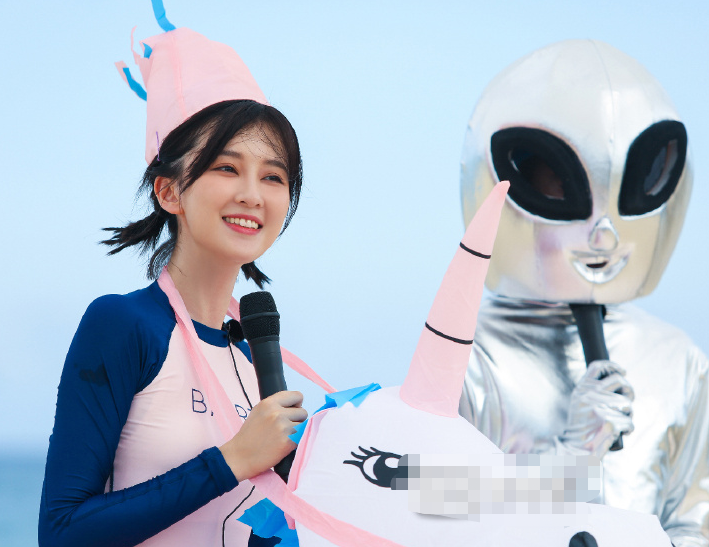 夏日冲浪店聊到这三个话题王一博秒变话痨自曝是夏雨迷弟