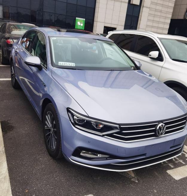 23万元落地迈腾330豪华,海豚灰,看到城郊油耗时车主心里乐开花