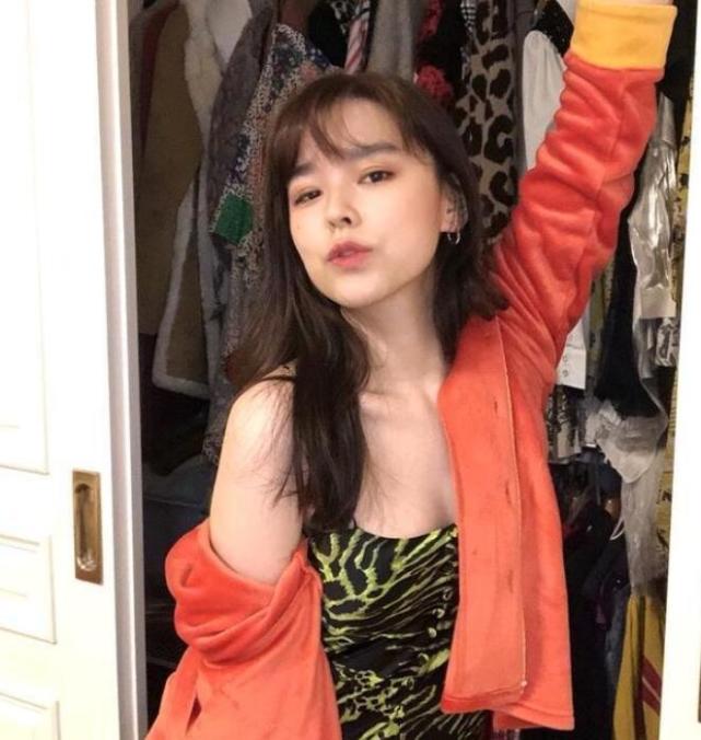 沫子首次秀身材摆出一个姿势粉丝感叹原来她也可以前凸后翘