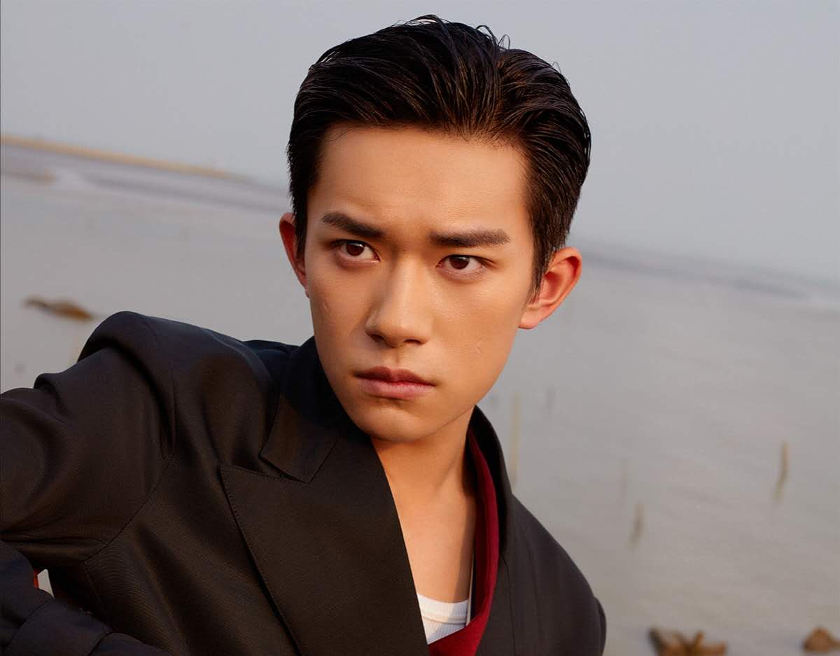 明星大背头:肖战总裁蔡徐坤元气,小可爱的他化身商务大男人