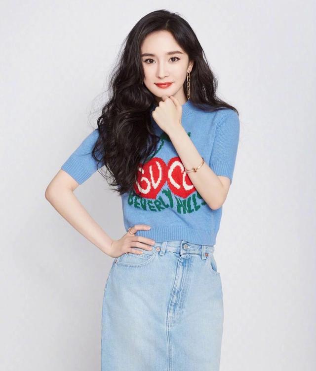 杨幂夏季私服穿搭,时髦动人,值得学习借鉴