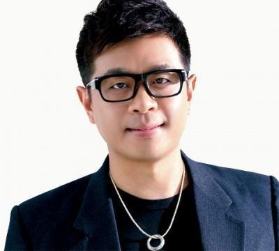 他因为一首歌挣了1亿,却惨遭公司雪藏,如今只能到处商演为生|王强_新浪新闻