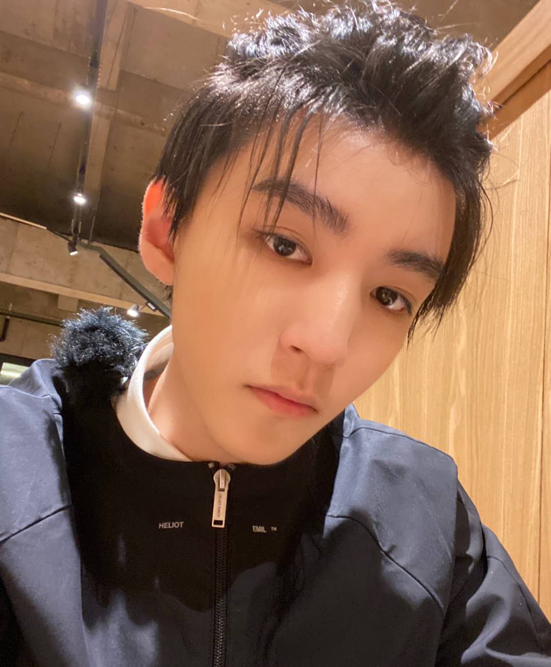 明星大背头:肖战总裁蔡徐坤元气,小可爱的他化身商务大男人