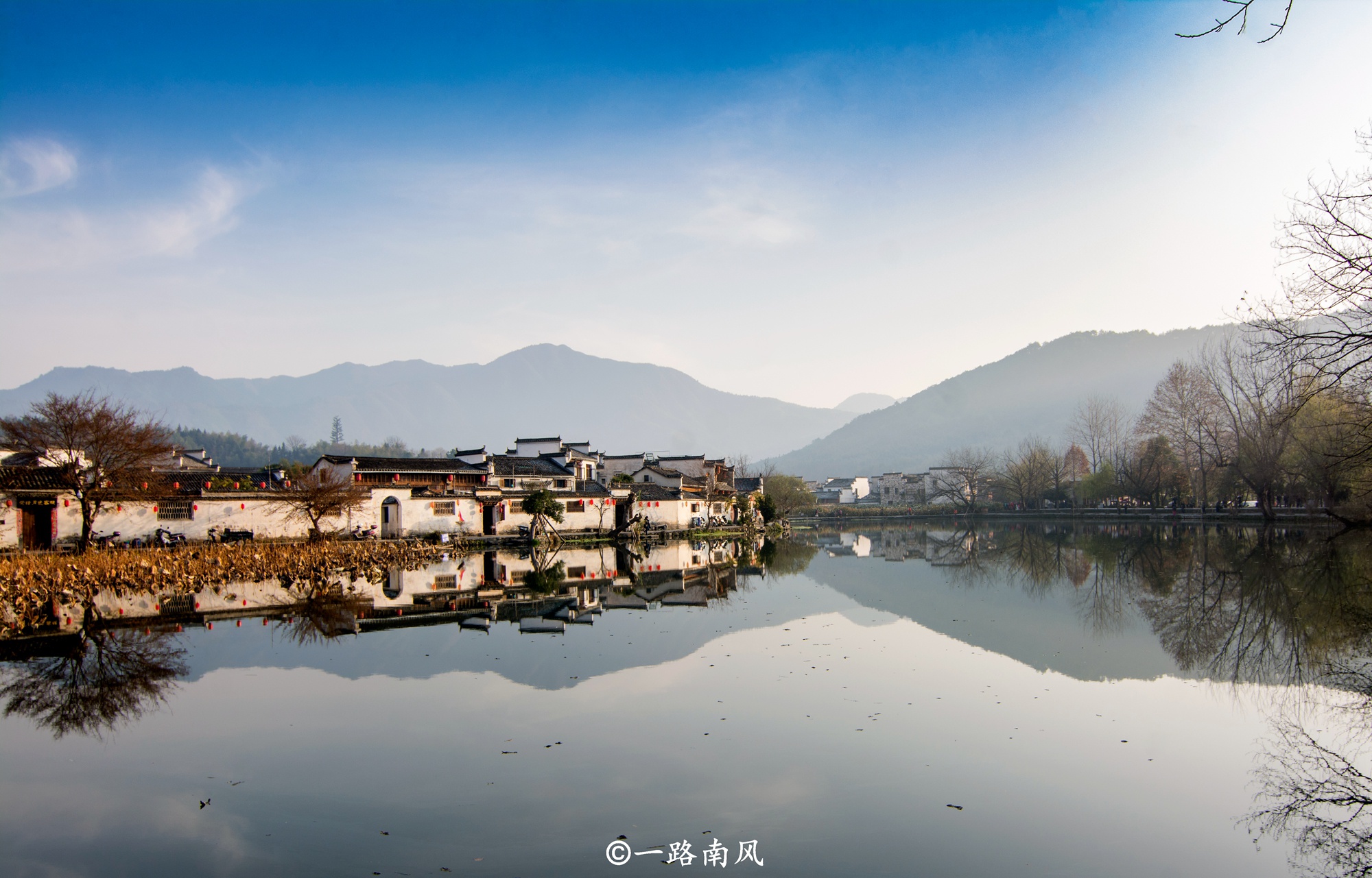 安徽黄山有一个最美的湖泊,美景如画说的就是这里