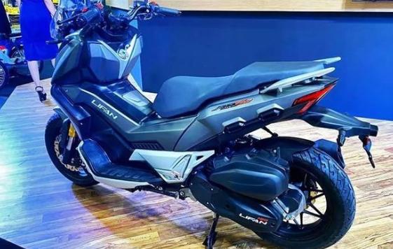 力帆150级adv踏板单缸水冷国四电喷运动悬架配abs前后碟刹