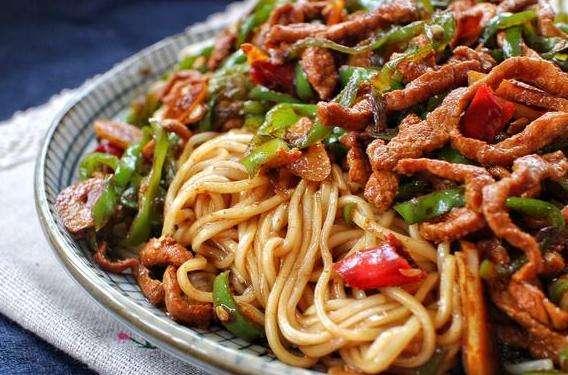 独爱青椒肉丝凉面椒丝微辣清香肉丝嫩嫩滑滑让人无比的满足