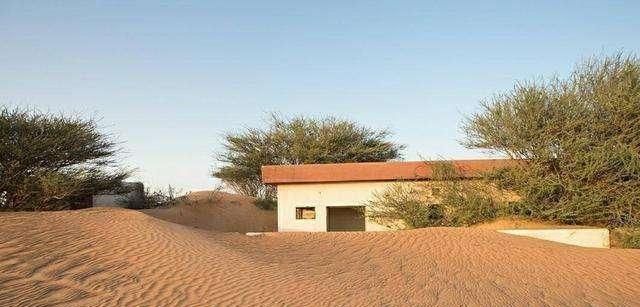 沙漠中的鬼镇村庄一到傍晚就会自动消失