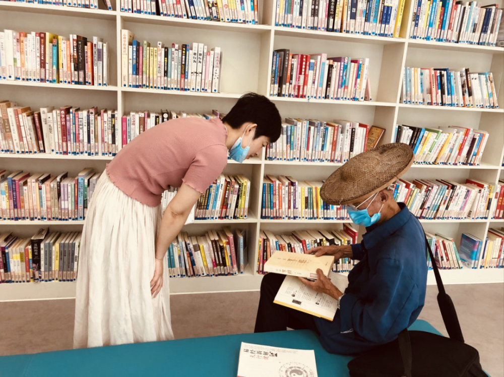 这一天恰逢7月20号是图书馆闭馆日,朱老7月19号是第一次来借书不
