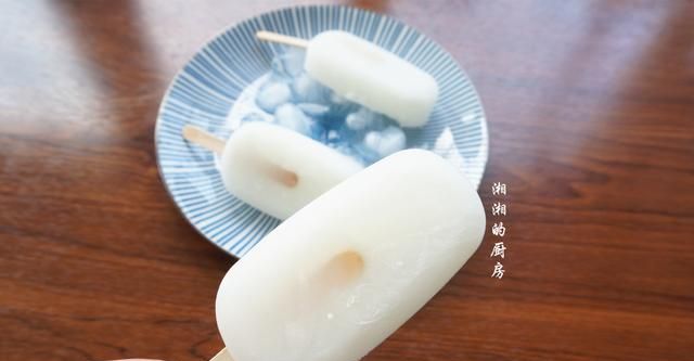 自制老冰棍,用的是家家都有的材料,满满都是童年的味道