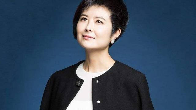 著名央视主持张泉灵:因一场乌龙病辞离央视,今靠爬树再度走红